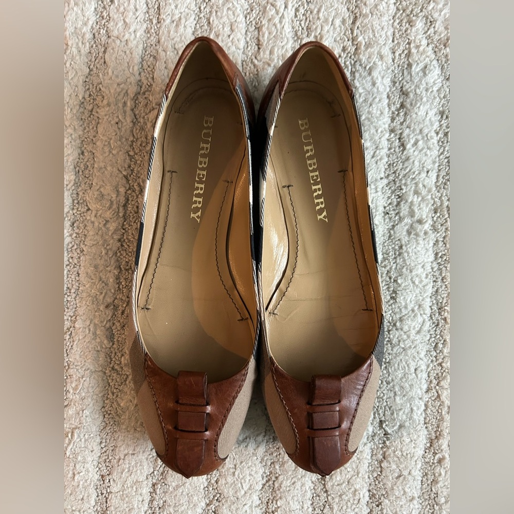 Burberry Brown and Tan Leather Flats size 38